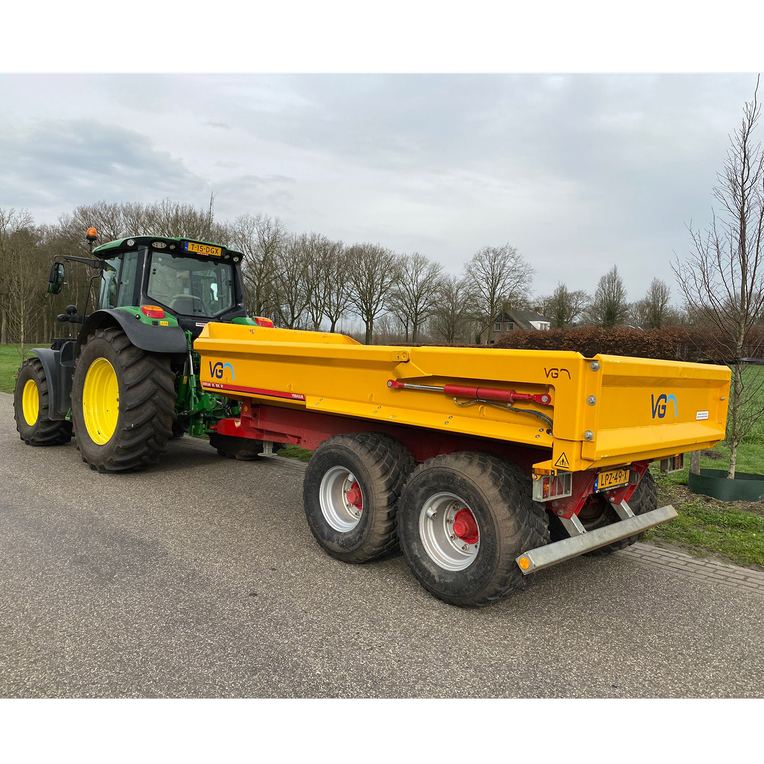Trekker 130 PK + Gronddumper 2 asser (10 ton)