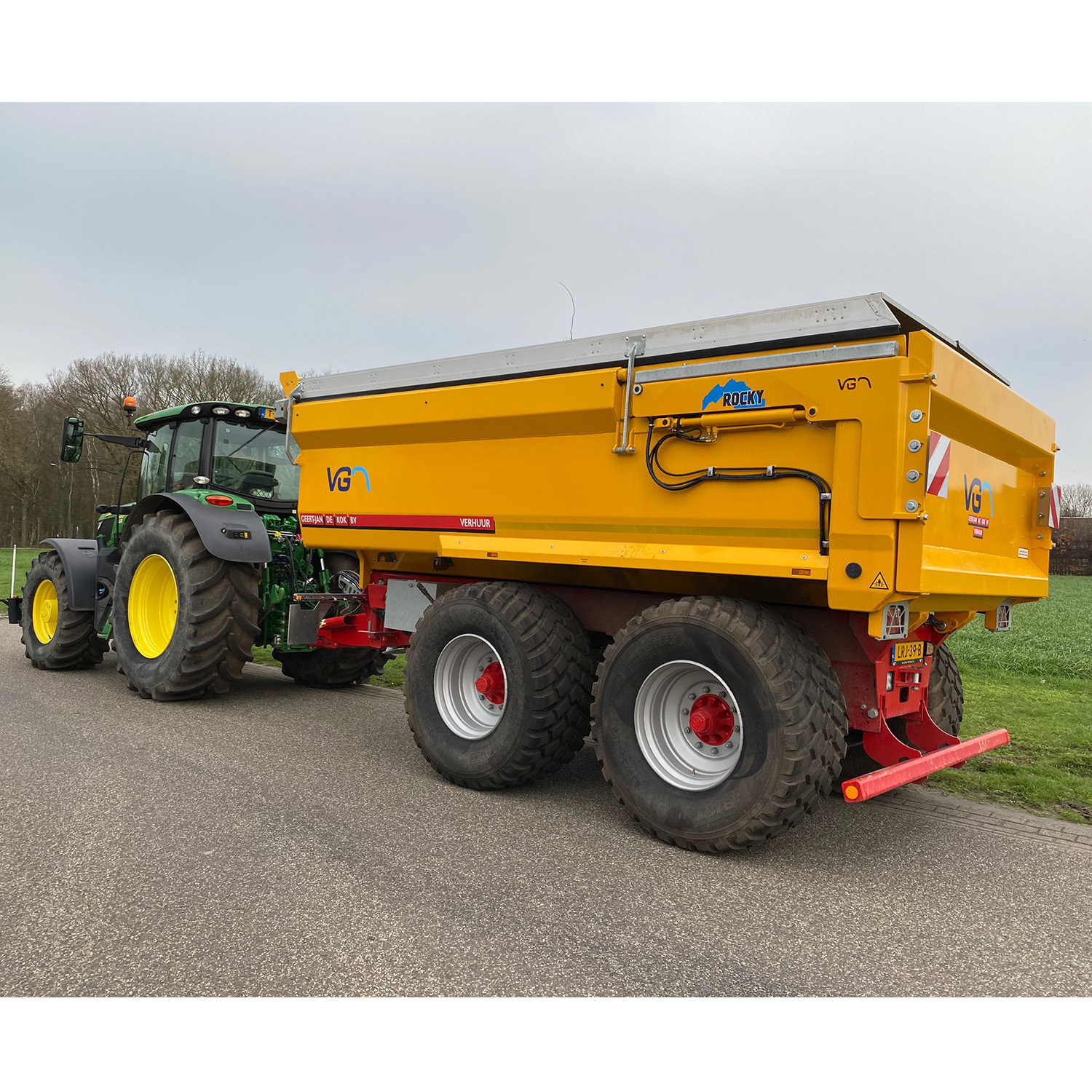 Trekker 200 PK + Gronddumper 2 asser (24 ton)